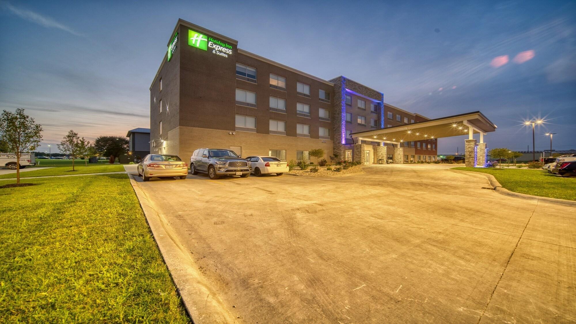 La Quinta By Wyndham Kokomo Hotel Exterior photo