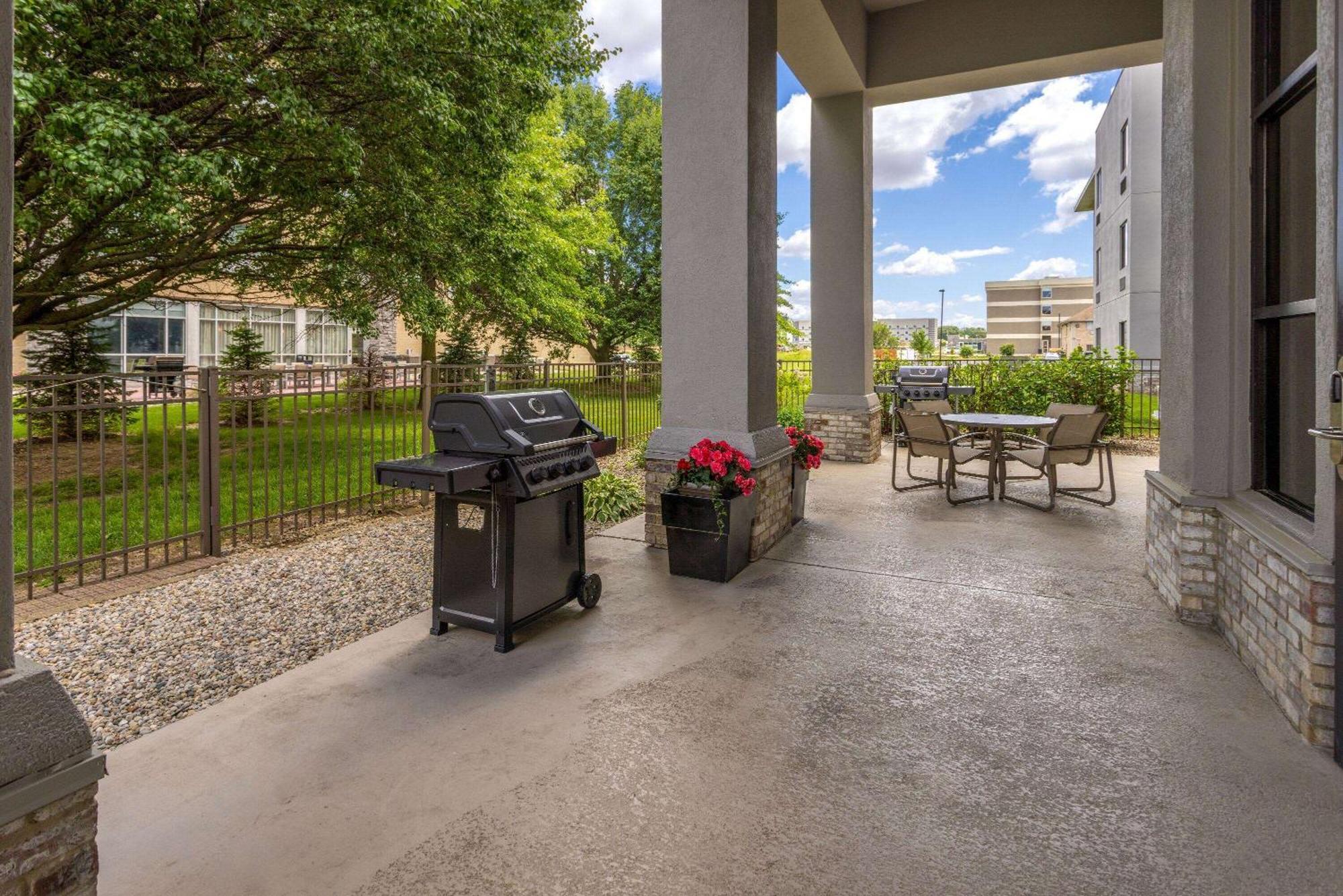 La Quinta By Wyndham Kokomo Hotel Exterior photo